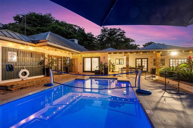 11155 SW 40th St, Davie, FL 33328