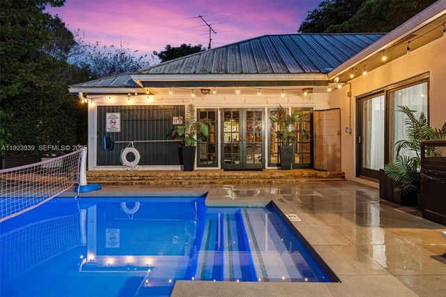 11155 SW 40th St, Davie, FL 33328