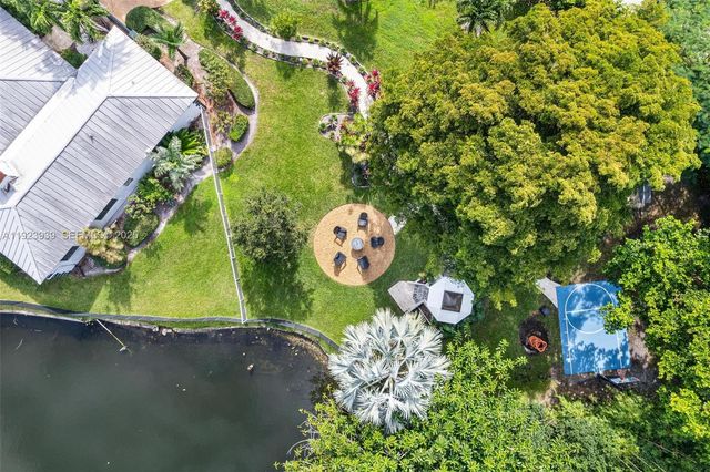 11155 SW 40th St, Davie, FL 33328