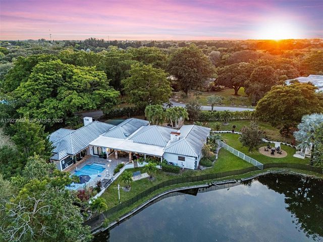 11155 SW 40th St, Davie, FL 33328