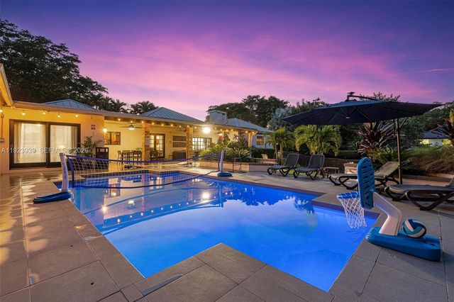 11155 SW 40th St, Davie, FL 33328