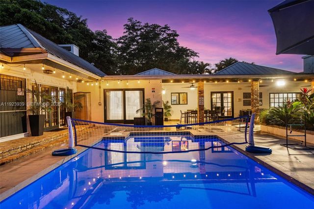 11155 SW 40th St, Davie, FL 33328