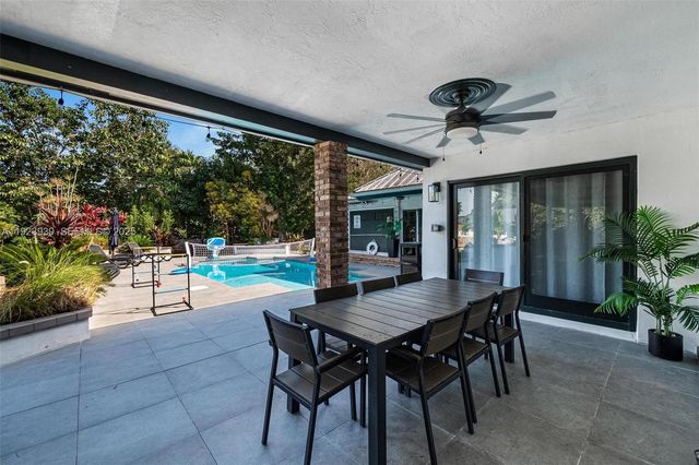 11155 SW 40th St, Davie, FL 33328