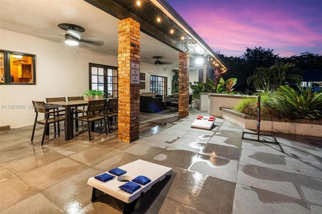 11155 SW 40th St, Davie, FL 33328