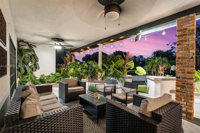 11155 SW 40th St, Davie, FL 33328