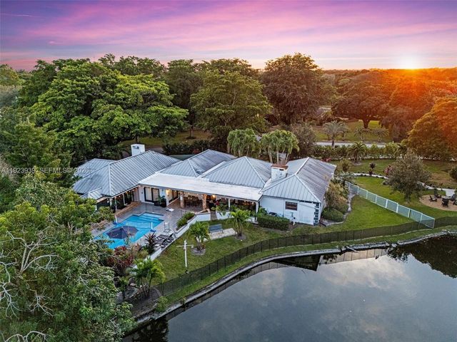 11155 SW 40th St, Davie, FL 33328