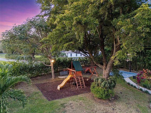 11155 SW 40th St, Davie, FL 33328