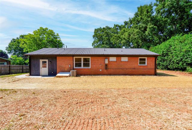 2994 Lutz Boulevard, Newton, NC 28658