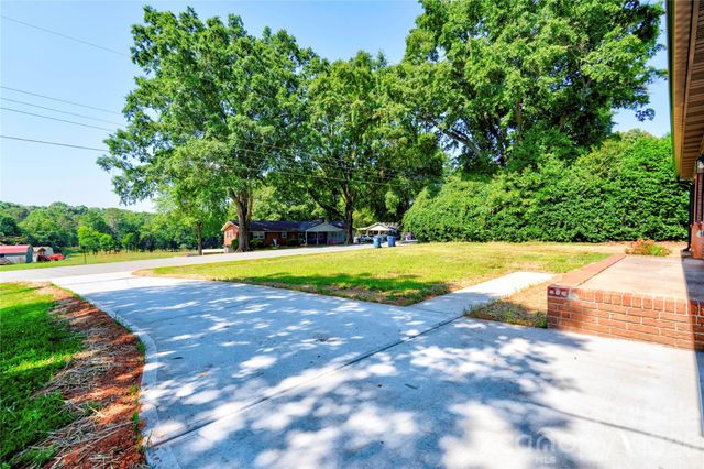2994 Lutz Boulevard, Newton, NC 28658