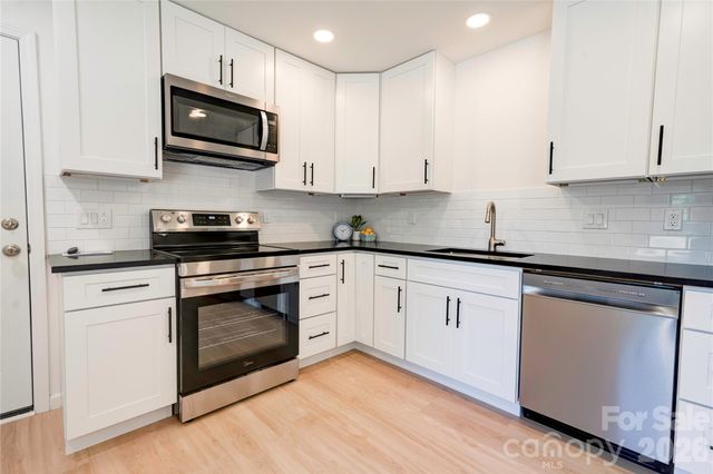2994 Lutz Boulevard, Newton, NC 28658