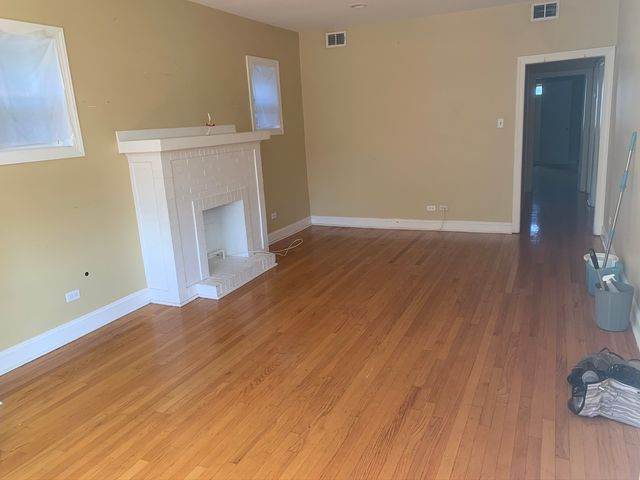 5017 W MONTANA Street 2, Chicago, IL 60639
