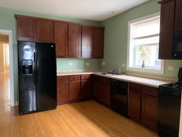 5017 W MONTANA Street 2, Chicago, IL 60639