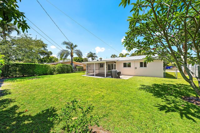 272 Holly Drive, Palm Beach Gardens, FL 33410