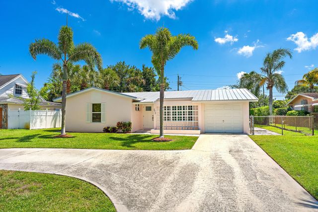 272 Holly Drive, Palm Beach Gardens, FL 33410