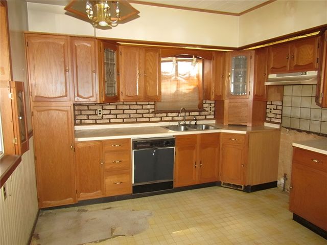 333 W 8th Ave, Tarentum, PA 15084