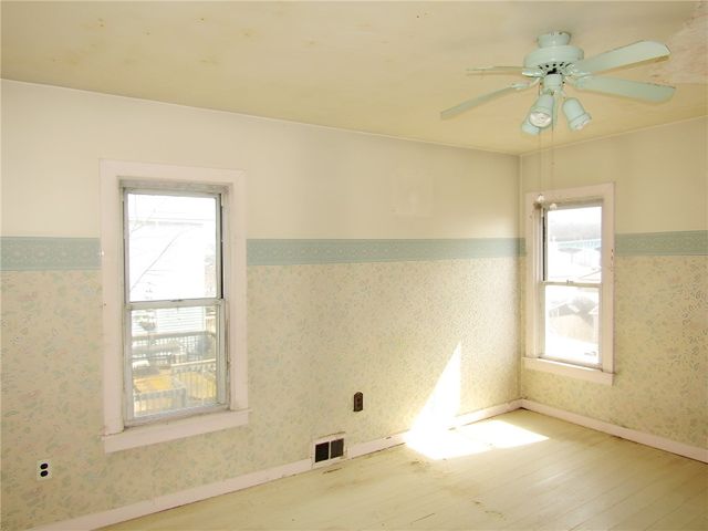 333 W 8th Ave, Tarentum, PA 15084