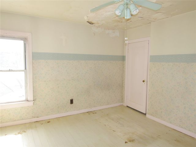 333 W 8th Ave, Tarentum, PA 15084