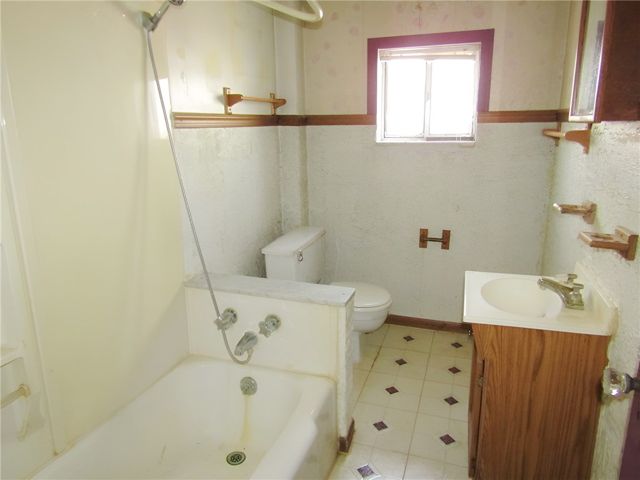 333 W 8th Ave, Tarentum, PA 15084