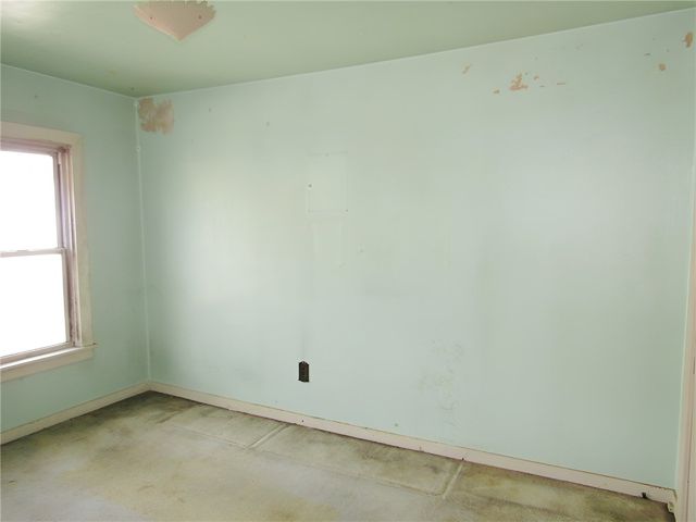 333 W 8th Ave, Tarentum, PA 15084