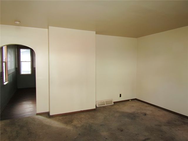 333 W 8th Ave, Tarentum, PA 15084