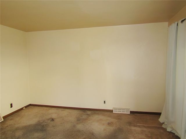 333 W 8th Ave, Tarentum, PA 15084