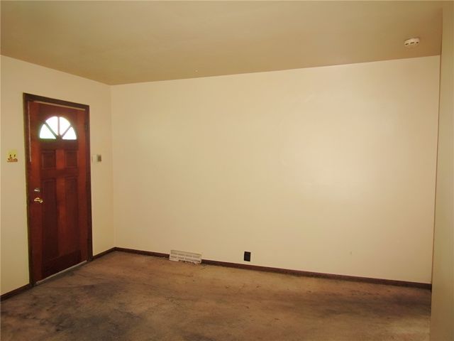 333 W 8th Ave, Tarentum, PA 15084