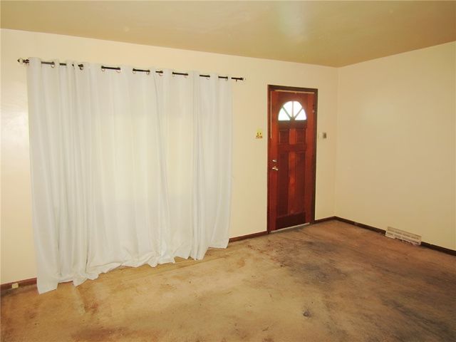 333 W 8th Ave, Tarentum, PA 15084