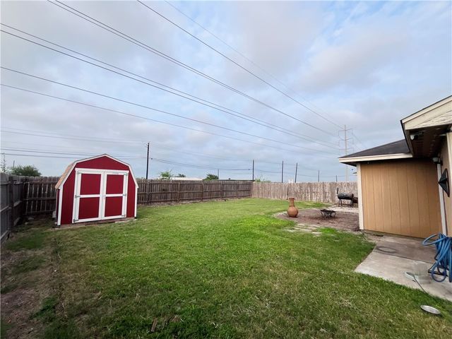 1930 El Monte St, Corpus Christi, TX 78417