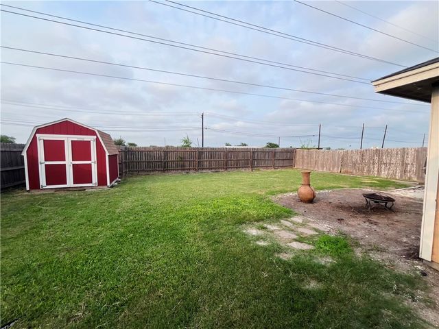 1930 El Monte St, Corpus Christi, TX 78417