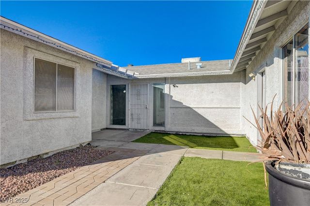 6810 Legalla Lane, Las Vegas, NV 89156