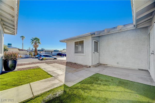 6810 Legalla Lane, Las Vegas, NV 89156