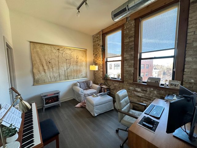 1755 N Damen Avenue 201, Chicago, IL 60647