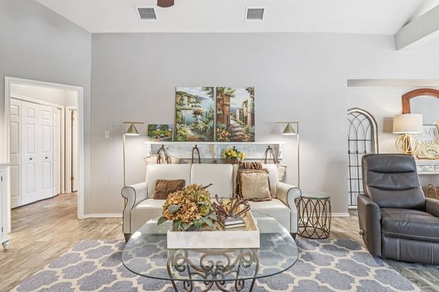 241 Old Oaks Path, Kerrville, TX 78028