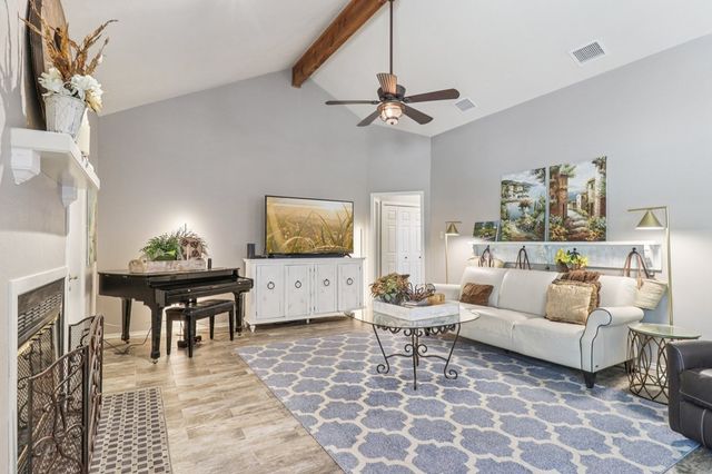 241 Old Oaks Path, Kerrville, TX 78028