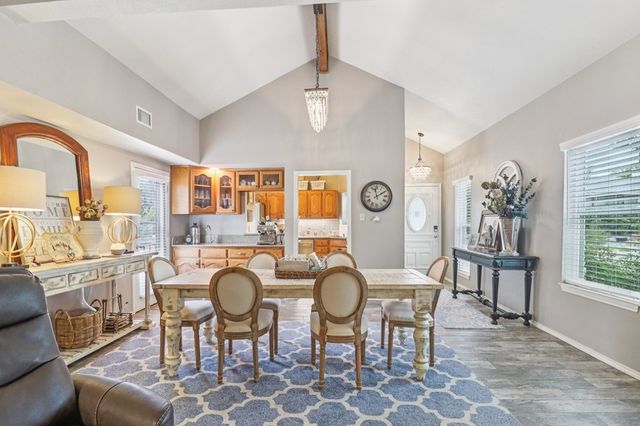 241 Old Oaks Path, Kerrville, TX 78028