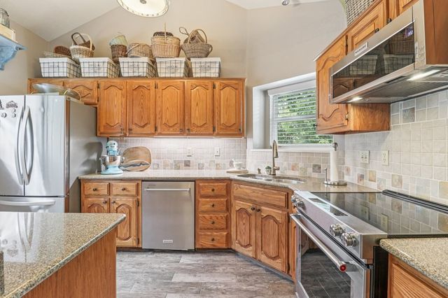 241 Old Oaks Path, Kerrville, TX 78028