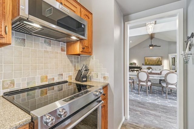 241 Old Oaks Path, Kerrville, TX 78028