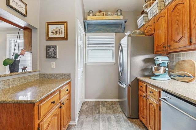 241 Old Oaks Path, Kerrville, TX 78028