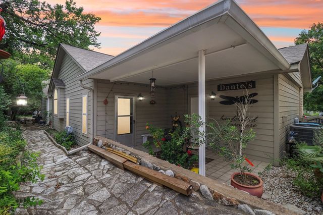 241 Old Oaks Path, Kerrville, TX 78028