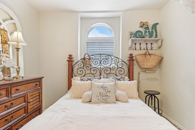 241 Old Oaks Path, Kerrville, TX 78028