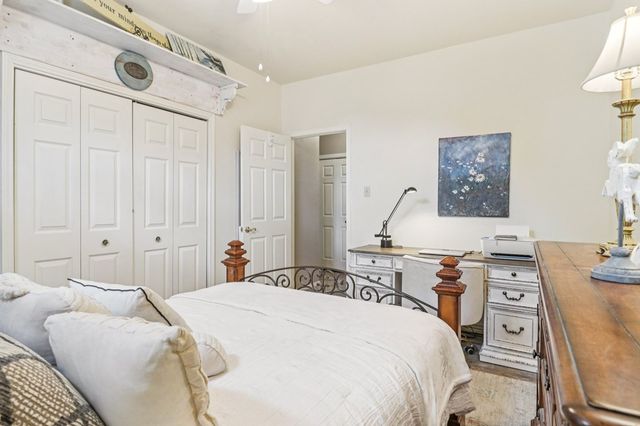 241 Old Oaks Path, Kerrville, TX 78028