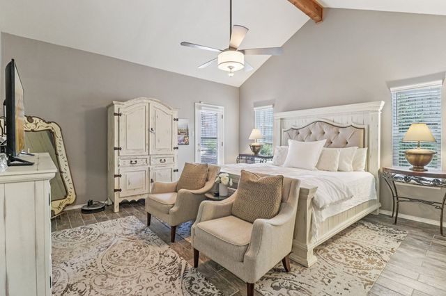 241 Old Oaks Path, Kerrville, TX 78028