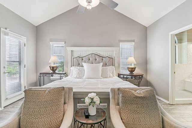 241 Old Oaks Path, Kerrville, TX 78028