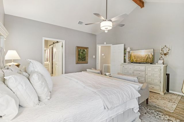 241 Old Oaks Path, Kerrville, TX 78028