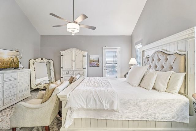 241 Old Oaks Path, Kerrville, TX 78028