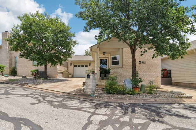 241 Old Oaks Path, Kerrville, TX 78028
