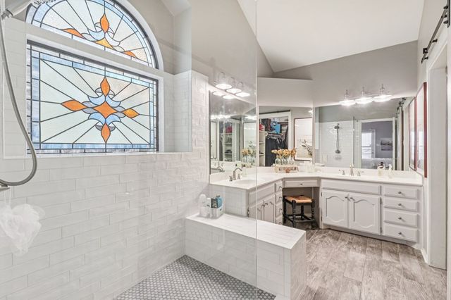 241 Old Oaks Path, Kerrville, TX 78028