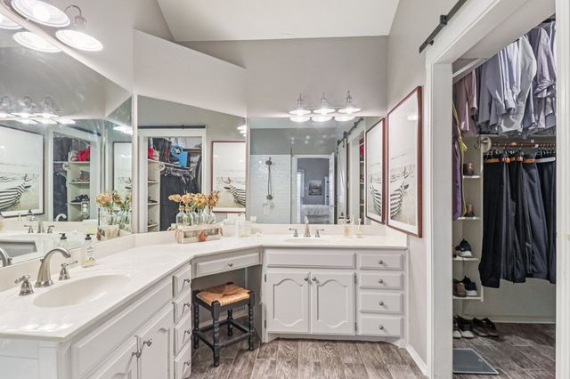 241 Old Oaks Path, Kerrville, TX 78028