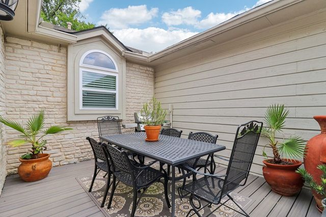 241 Old Oaks Path, Kerrville, TX 78028