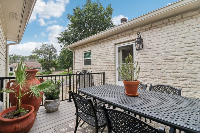 241 Old Oaks Path, Kerrville, TX 78028